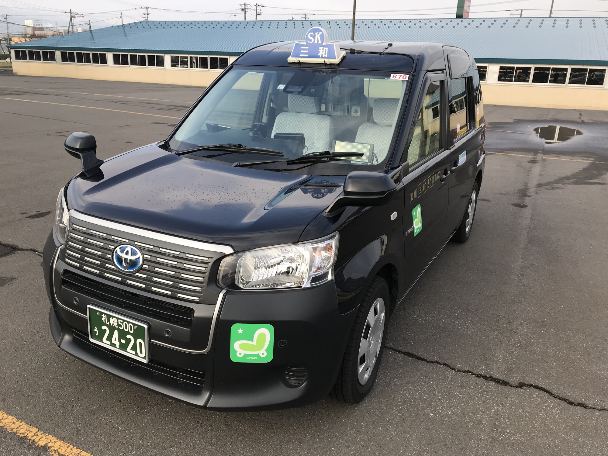 札幌　SKタクシー　車体